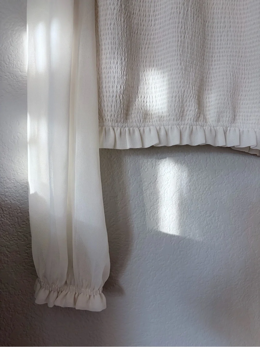 Aritzia Wilfred Cropped Blouse w/ Ruffled Top & Sheer LongSleeves in White -Sz M